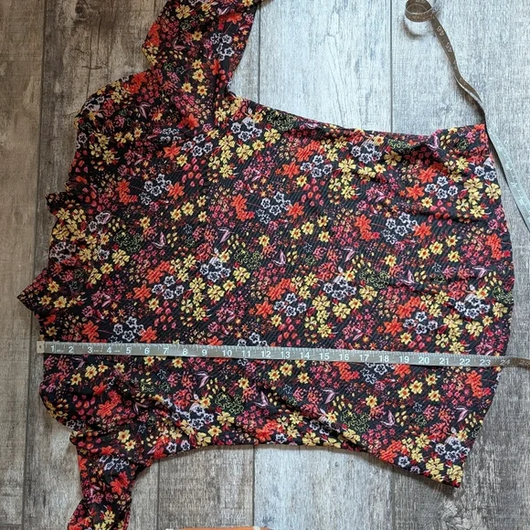 T Tahari Floral Women's Top - Black Multicolor Size Large - Picture 8 of 9